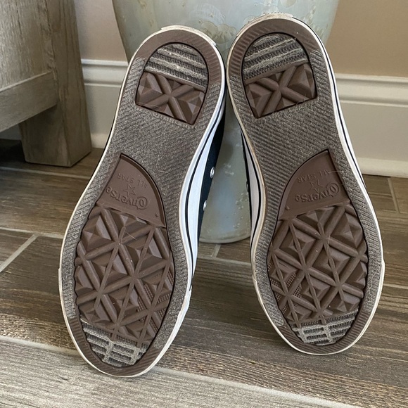 EUC • Converse Kids’ Chuck Taylor All Star Low Top Canvas - Picture 7 of 12